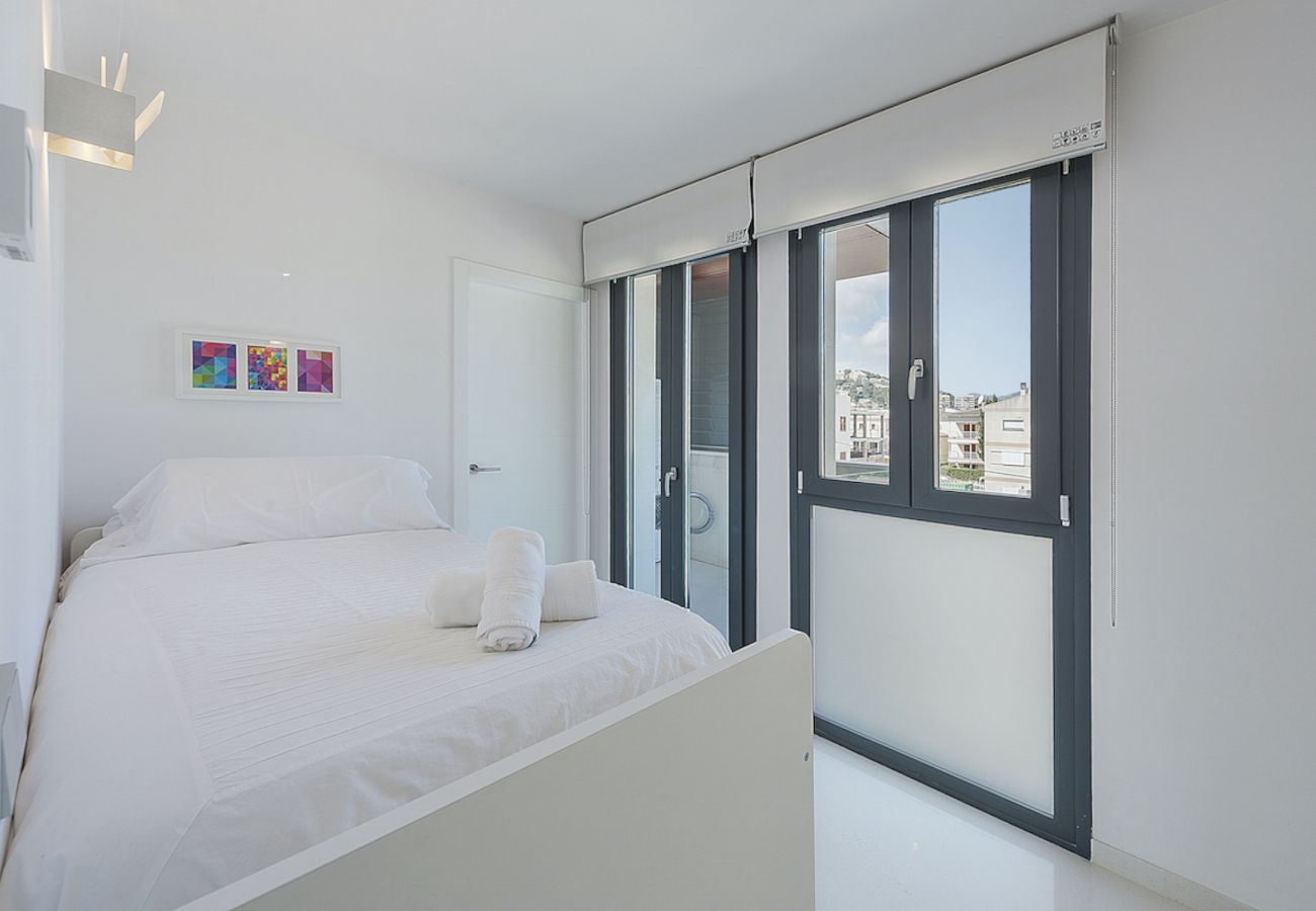 Apartment in Puerto Pollensa - Moderno Ático Londres Derecha con balcón al mar