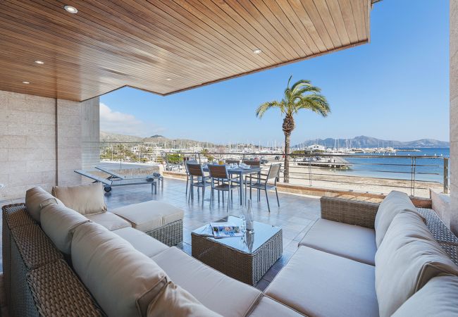 apartment in first linea of beach in port pollensa