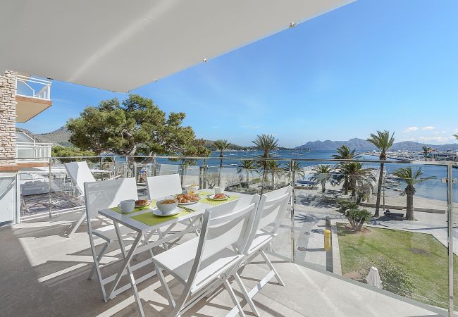 apartment facing the sea in port pollensa