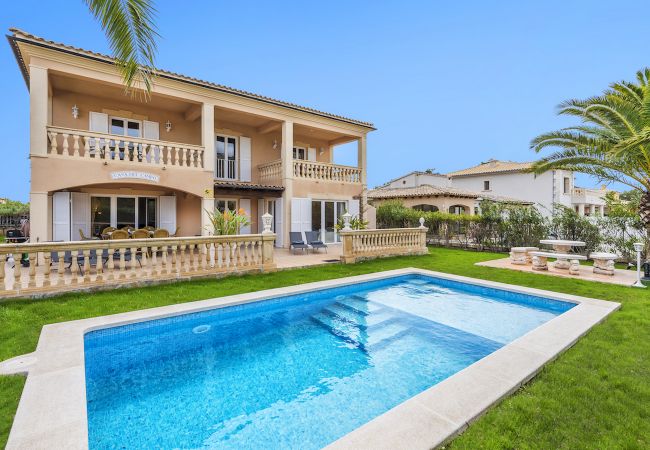  villa with pool in puerto de alcudia