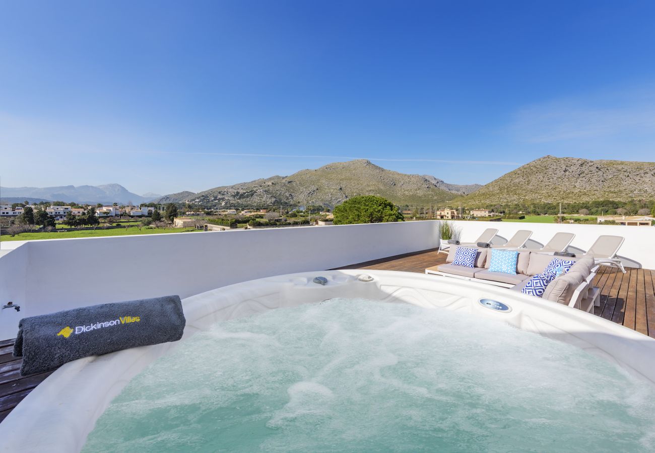 Penthouse with mountain views in pollensa