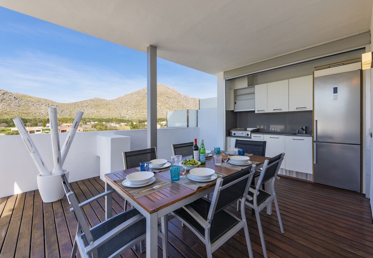 Penthouse with mountain views in pollensa mallorca